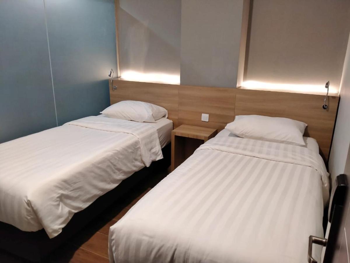 Hotel Marina Airport Semarang Exteriör bild