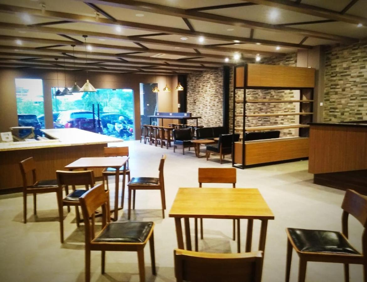 Hotel Marina Airport Semarang Exteriör bild